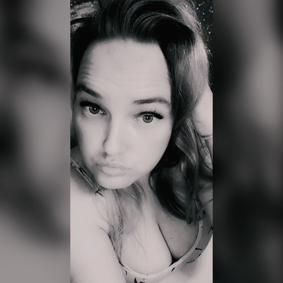 Meet your Posher, Kristin - Picture 2 of 5